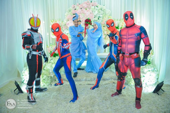 4 Kakak Pakai Kostum Superhero di Pernikahan Adik Perempuan