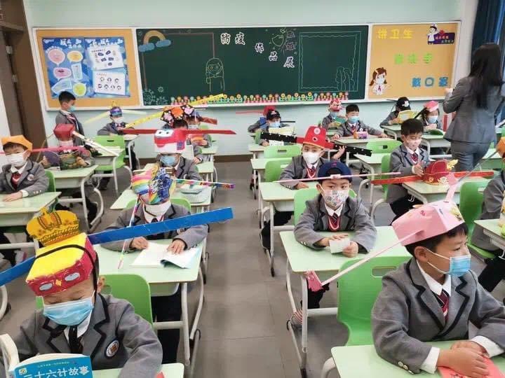 Masuk Sekolah, Siswa SD di China pakai Topi Sepanjang 1 Meter