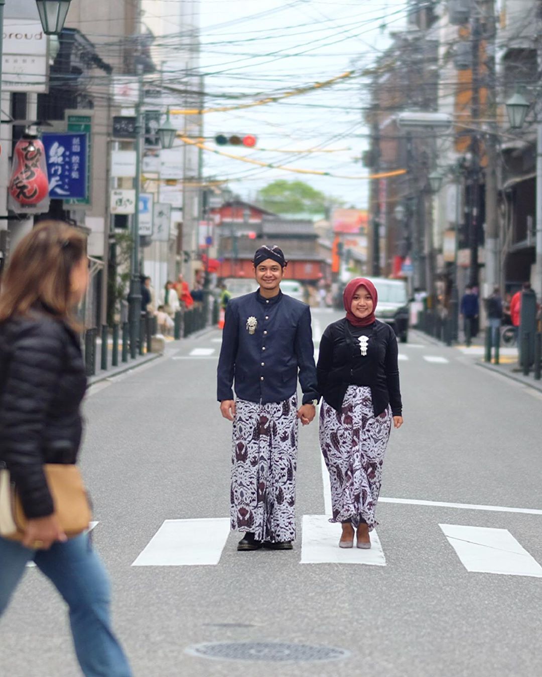Calon Pengantin ini Foto Prawedding di Jepang Dengan Baju Adat Jawa